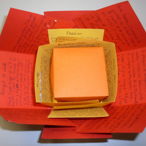 trois boites en une ( rouge/jaune/orange)